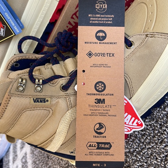 Vans WMNS Sk8-Hi Gore-Tech
Taos Taupe
VN0A5111YUU
Boots - Picture 2 of 16